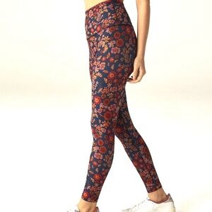 BEYOND YOGA Rare softmark caught in the midi leggings in retro press floral.  XS